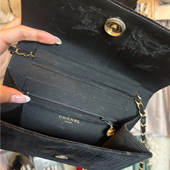 Chanel Black Shoulder Bag with Gold Chain - Picture 6 of 14